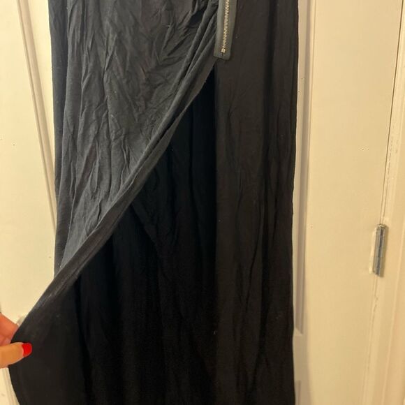 Black maxi skirt - Picture 3 of 6